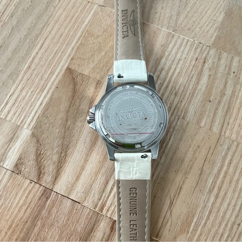 Invicta ladies hummingbird silver tone white leather watch NEW BATTERY